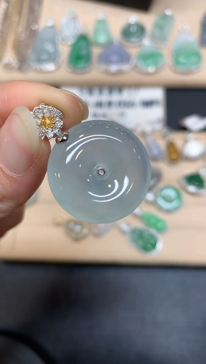 【闪购商品】翡翠颈饰18K金镶嵌平安扣【无服务费