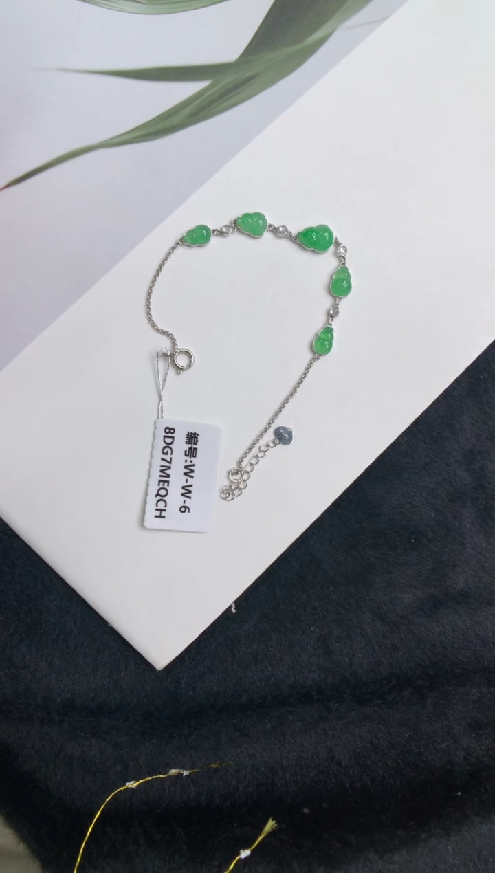 颈饰18K金镶嵌翡翠手链