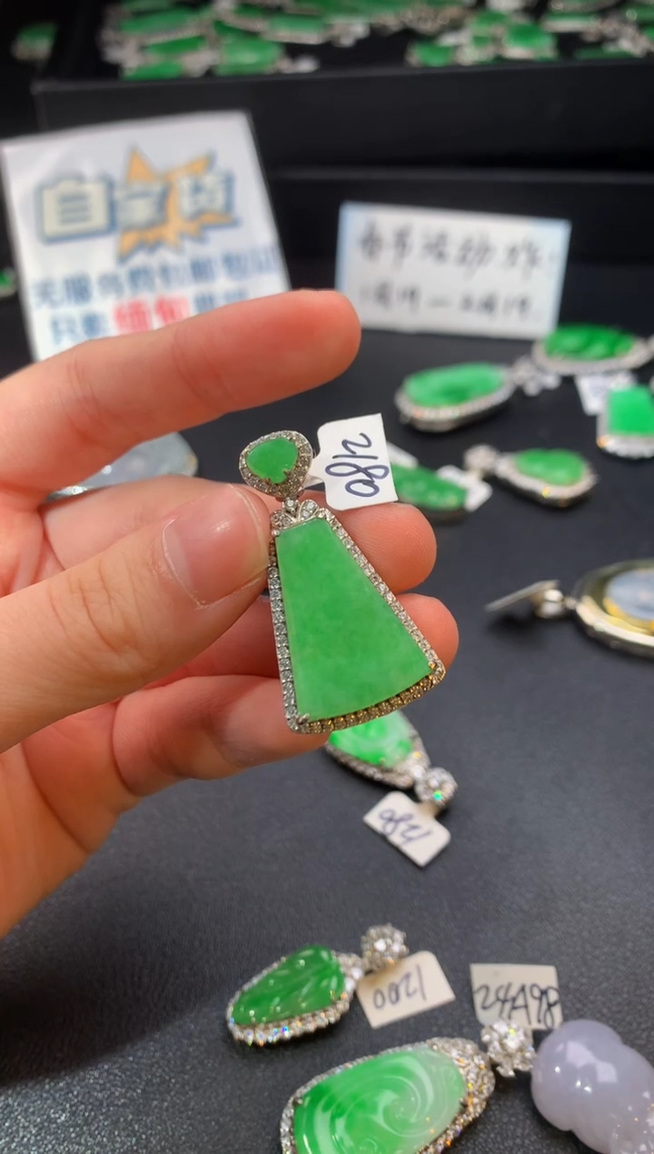 【闪购商品】翡翠颈饰银S925镶嵌翡翠