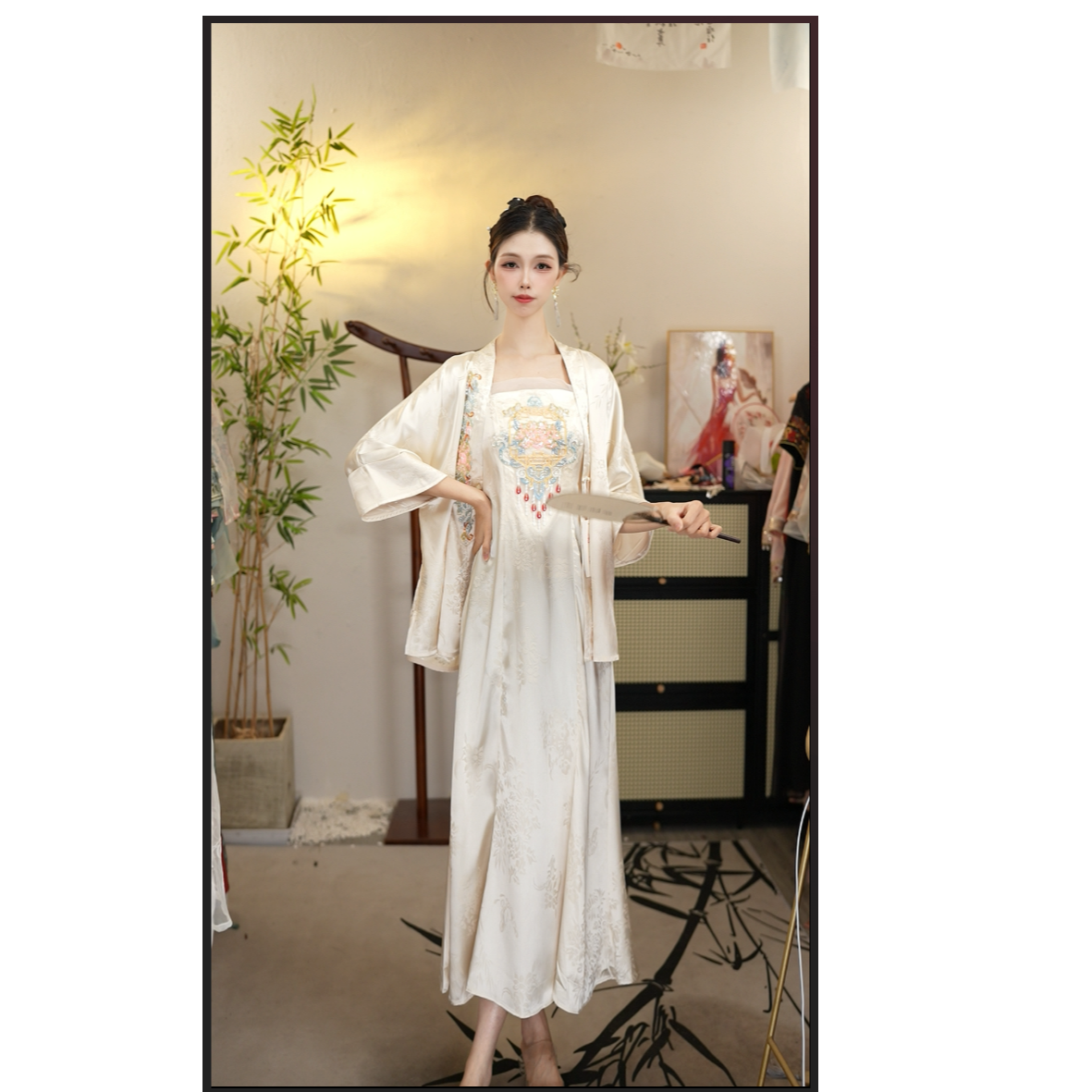 花想容2025春季新款中国风飘逸日常香槟长款套装（2580+2680）