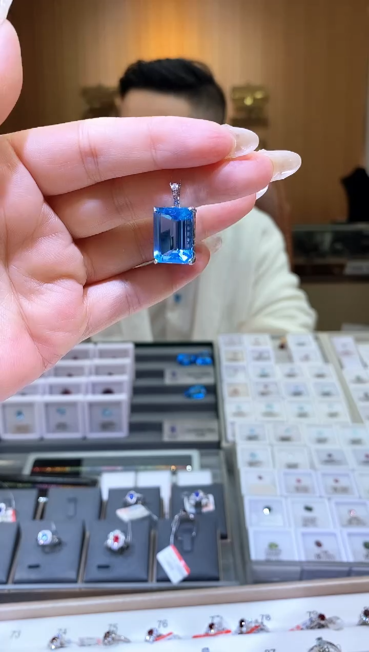 【闪购商品】托帕石吊坠(赠链)银S925镶嵌天然托帕石吊坠