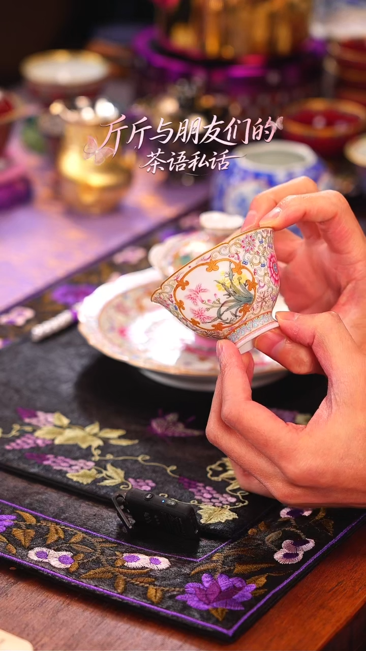 灵玺贡坊   珐琅彩   开窗花卉    高足杯