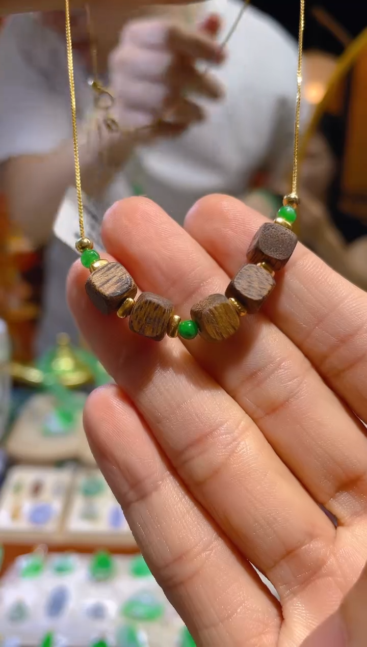 翡翠未镶嵌颈饰假一赔三