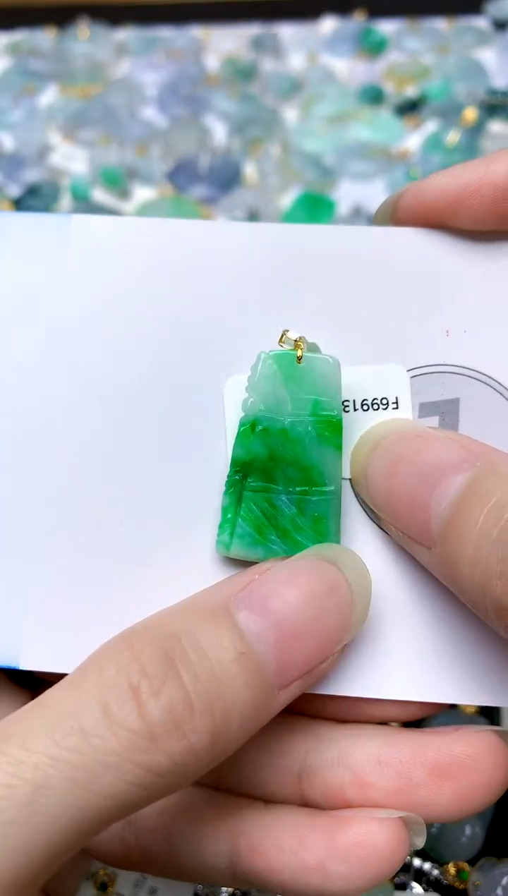 颈饰18K金镶嵌翡翠天然A货翡翠