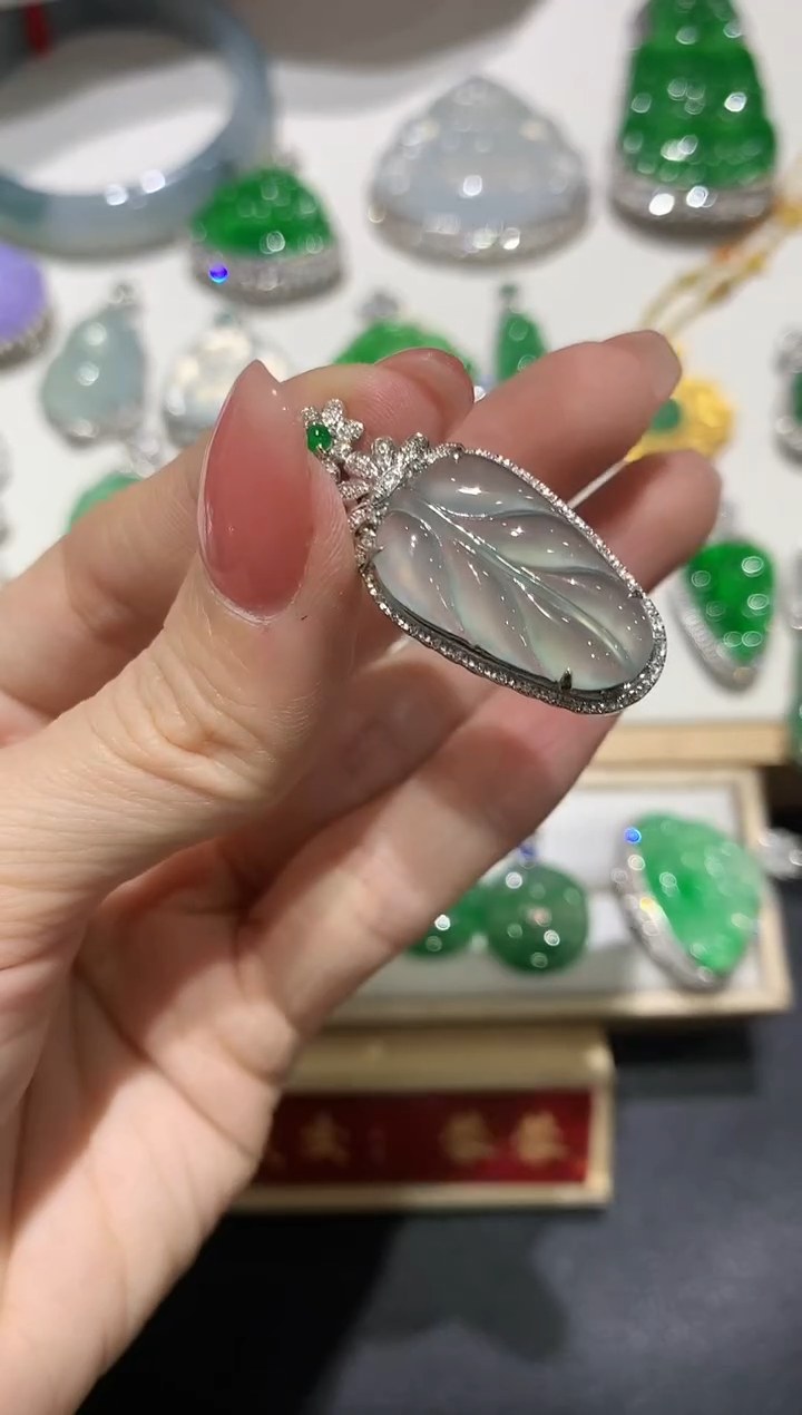 【闪购商品】翡翠吊坠(不含链)18K金镶嵌团购10