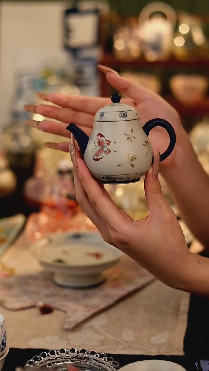 瓷片11111梵汝青花蝶影梨壶