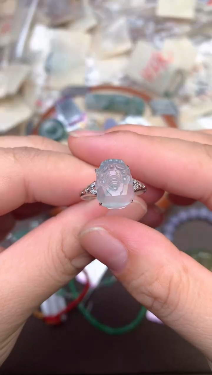 翡翠挂件18K金镶嵌一