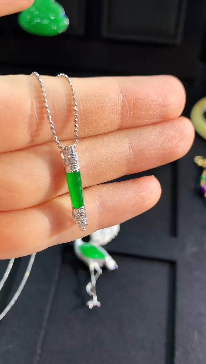 【闪购商品】翡翠吊坠(不含链)18K金镶嵌吊坠