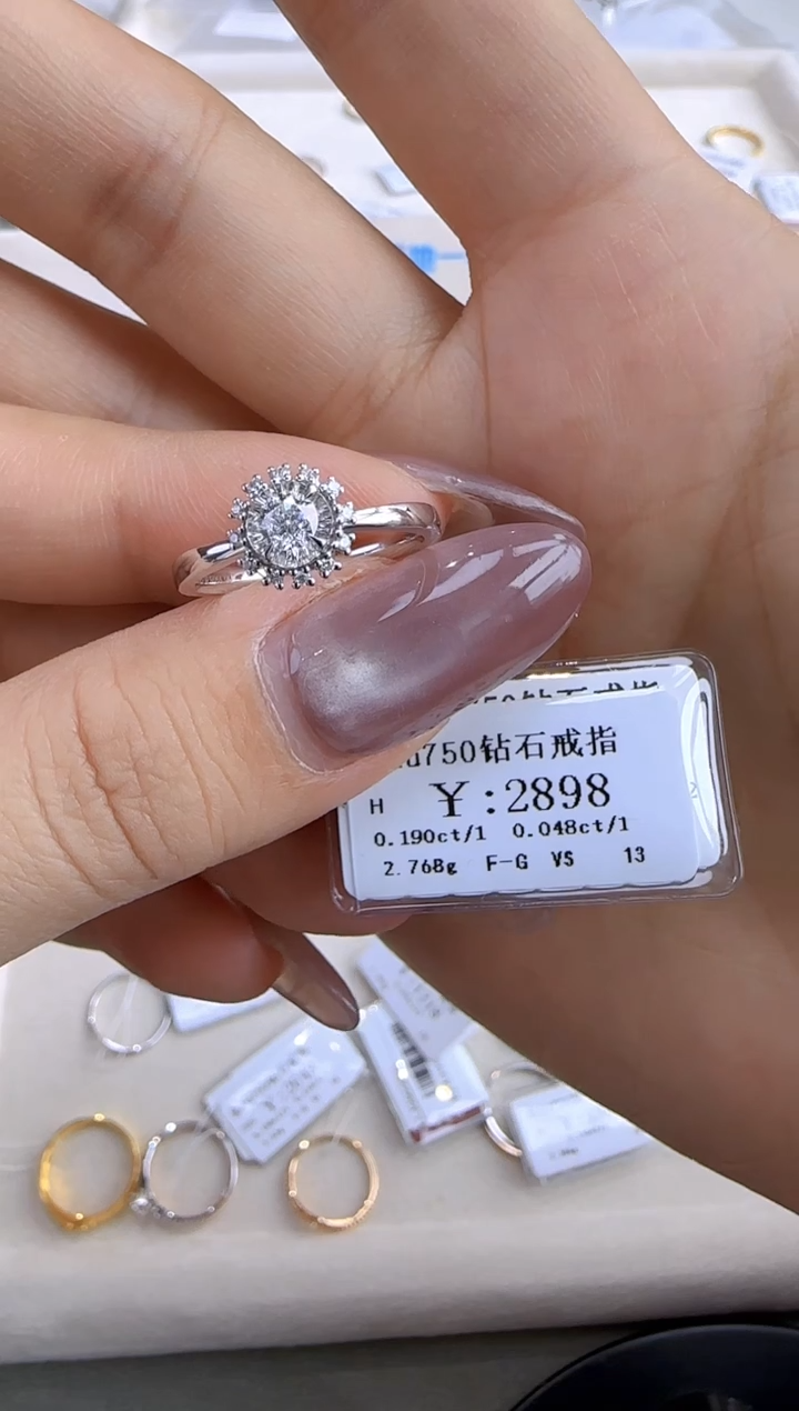 【闪购商品】钻石戒指/指环18K金镶嵌260000