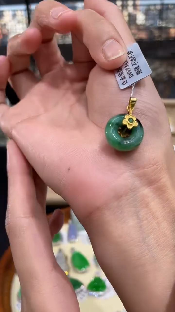 【闪购商品】翡翠吊坠(不含链)未镶嵌甜甜圈