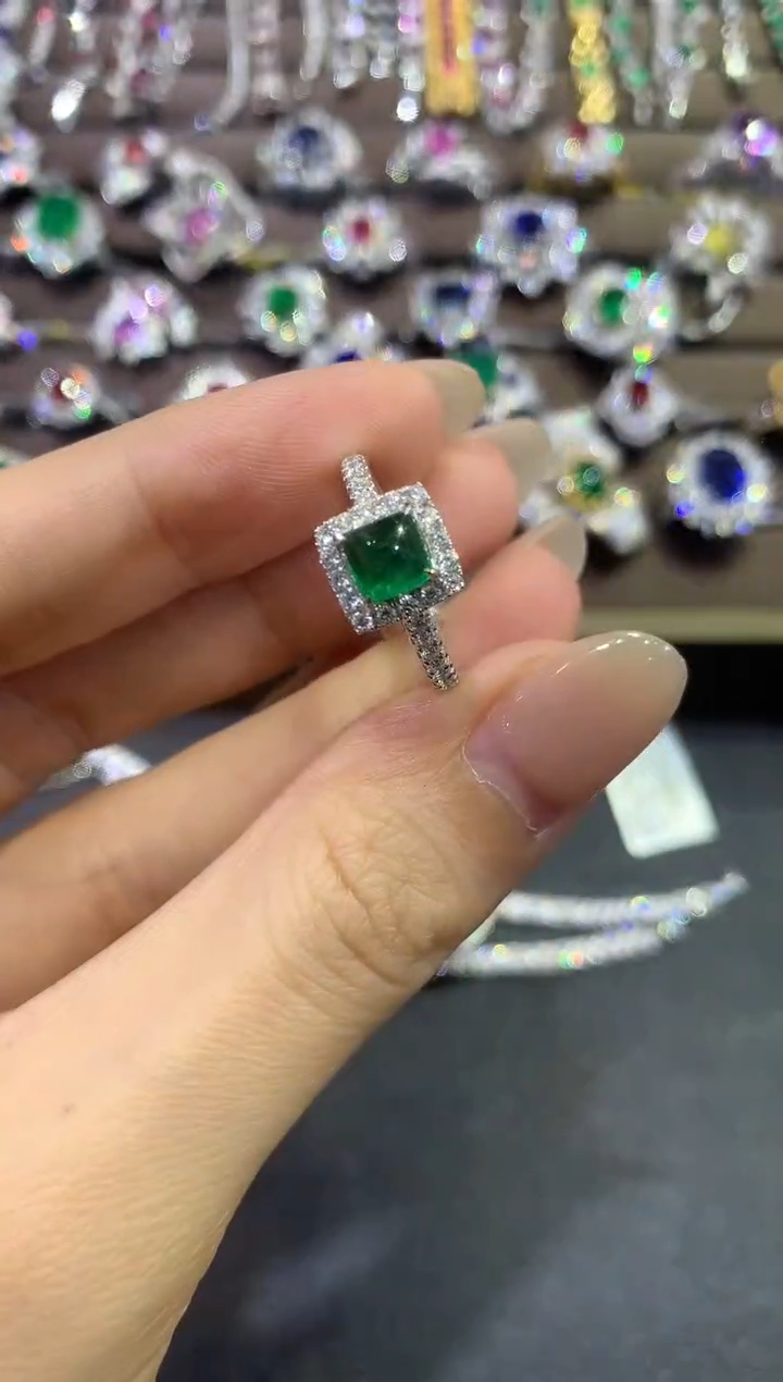 【闪购商品】祖母绿戒指18K金镶嵌a195      