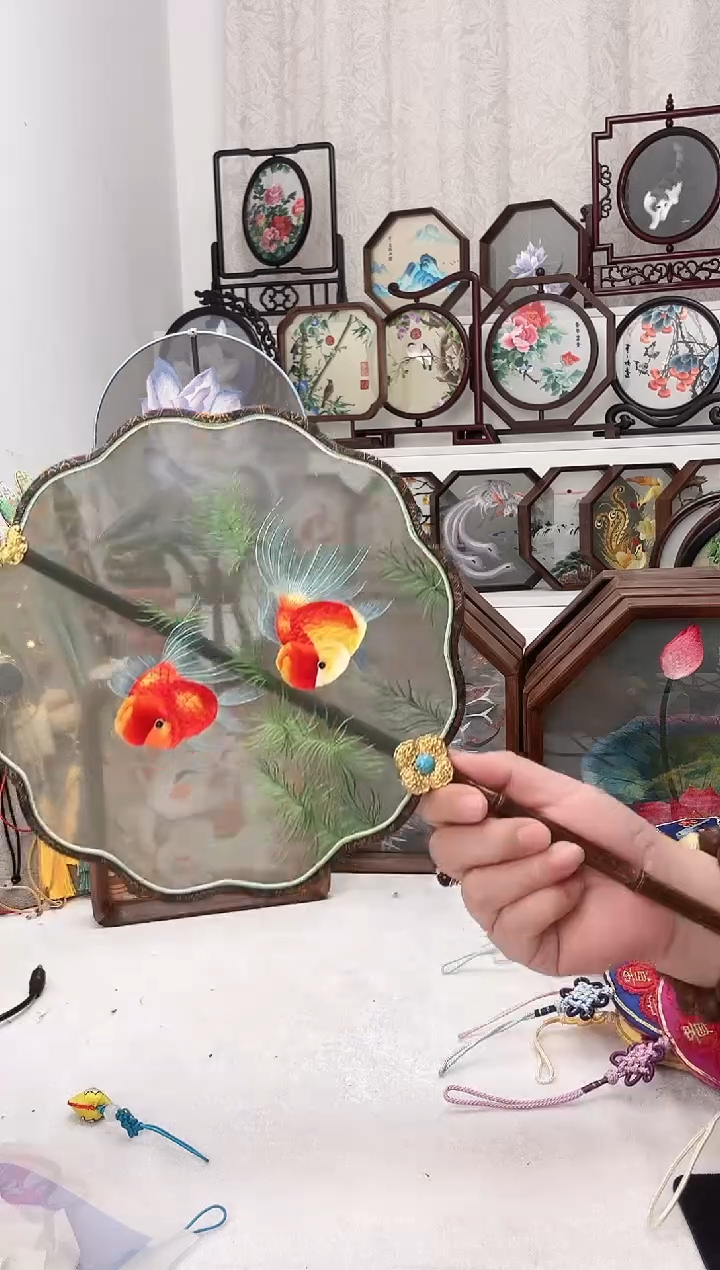 扇子苏绣作品手工团扇