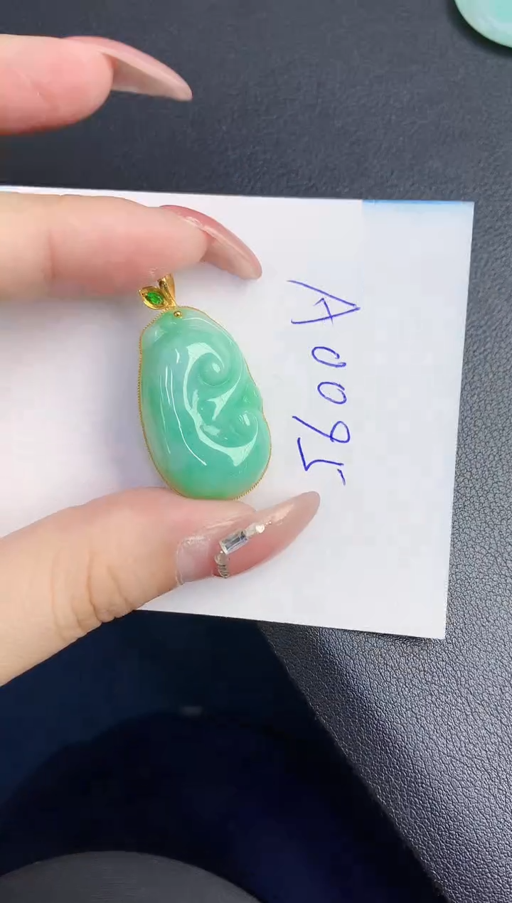 【闪购商品】翡翠颈饰18K金镶嵌0000000000