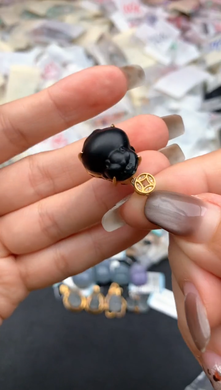 18K金镶嵌挂件翡翠一