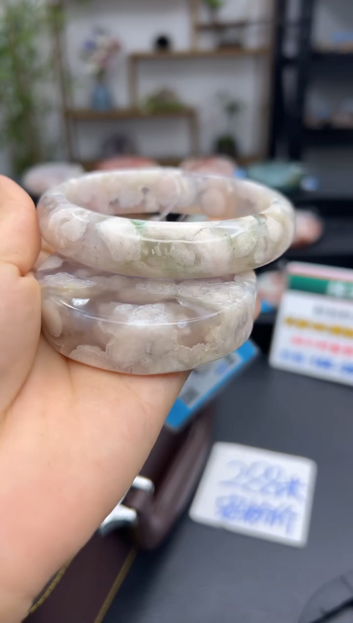 【闪购商品】石英质玉手镯未镶嵌A828(64圈赠送镯心)