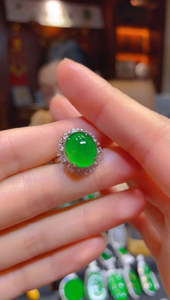 【闪购商品】翡翠戒指18K金镶嵌120060-天然A货翡翠蛋面戒指
