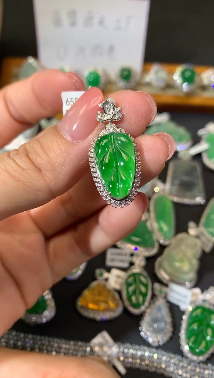 翡翠18K金镶嵌吊坠(不含链)吊坠