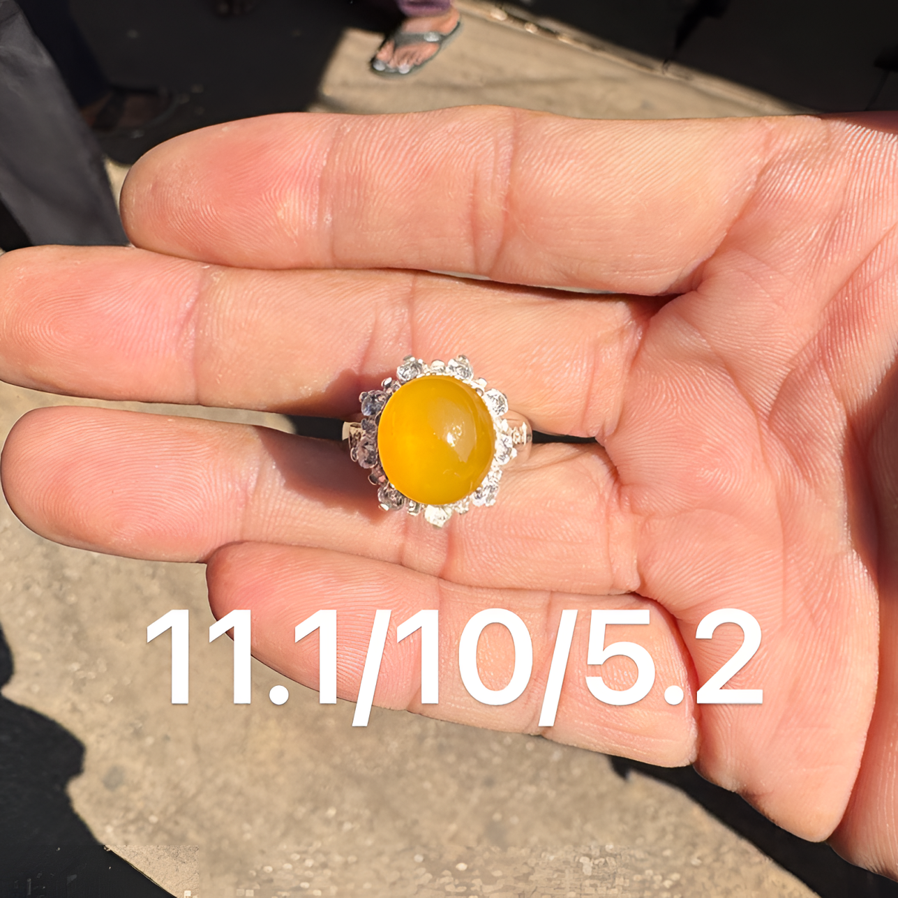 1201(小哪吒在源头)高冰种翡翠鸡油黄戒面干净肉细杠味荧光足M130