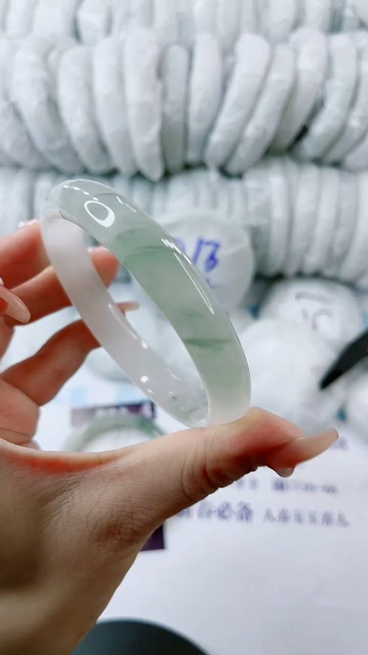 【闪购商品】石英质玉手镯未镶嵌0783421238-多样性发货