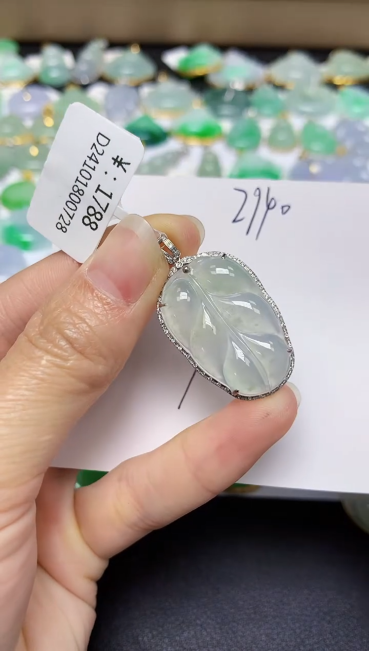 翡翠18K金镶嵌颈饰 天然翡翠A货