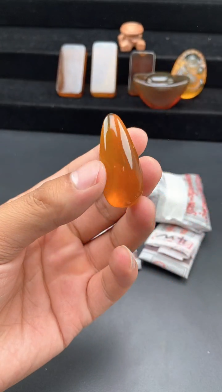 琥珀颈饰未镶嵌金棕珀水滴吊坠