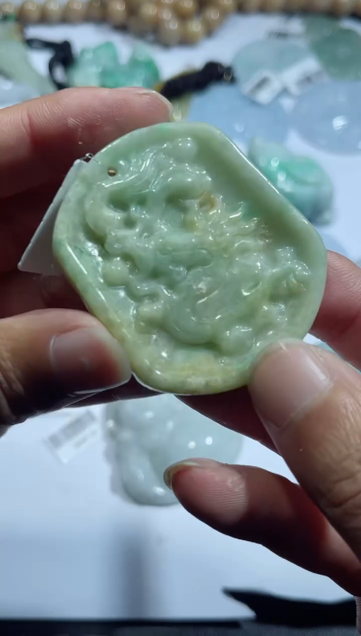 【闪购商品】翡翠吊坠(不含链)未镶嵌00001020