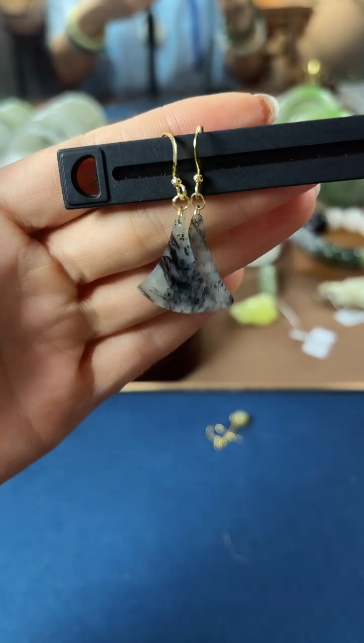 未镶嵌和田玉耳饰青花扇耳坠
