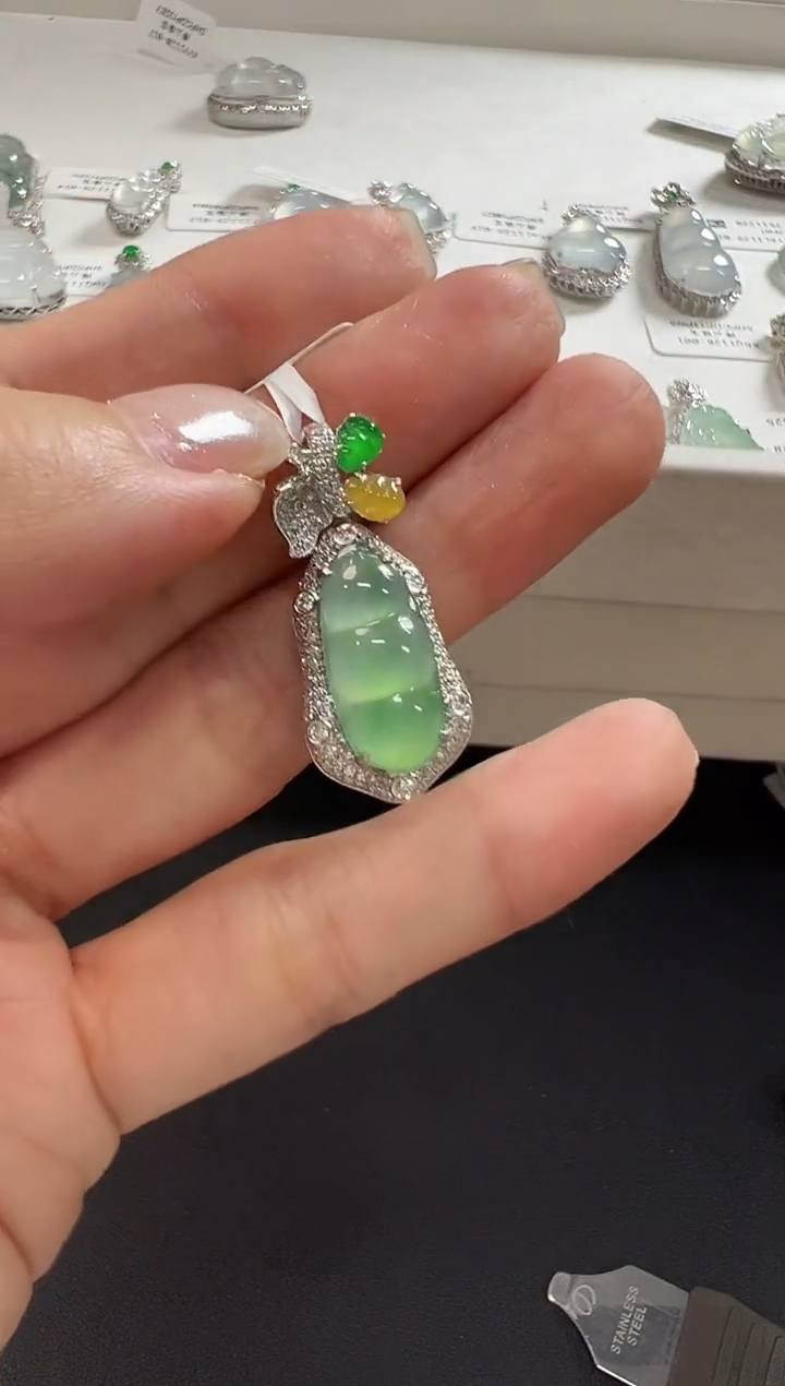 颈饰18K金镶嵌翡翠KXZ1129-007