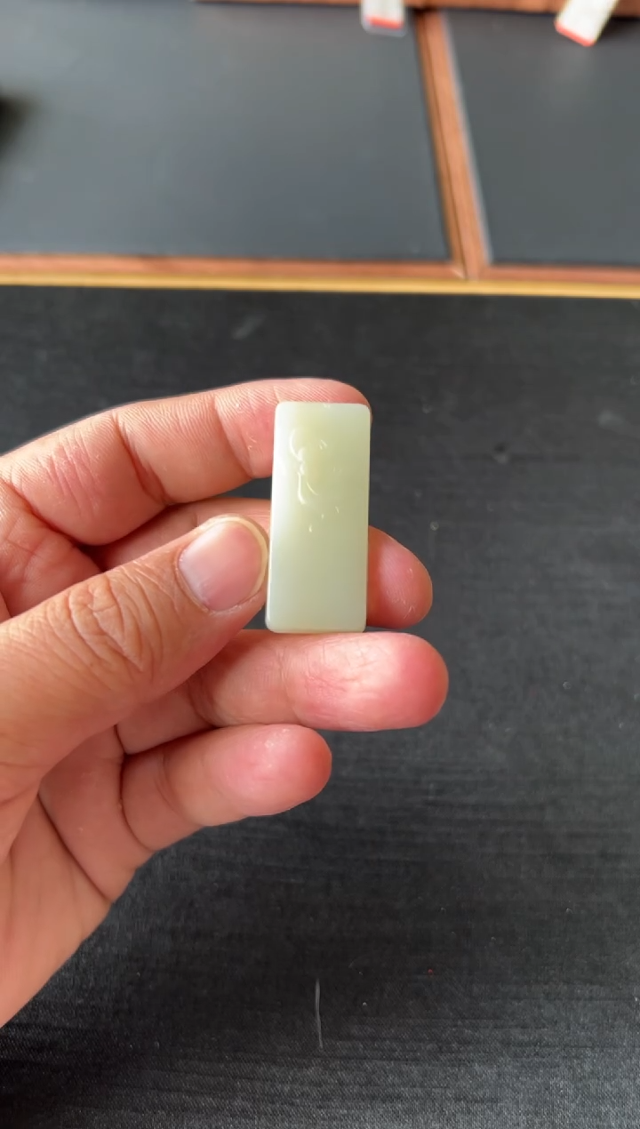 【闪购商品】和田玉吊坠(赠链)未镶嵌且末微色差迪克兰一细