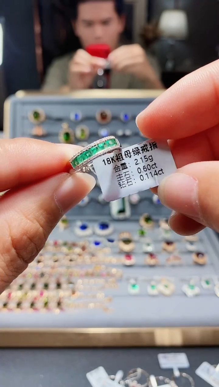 【闪购商品】祖母绿戒指18K金镶嵌0.60.