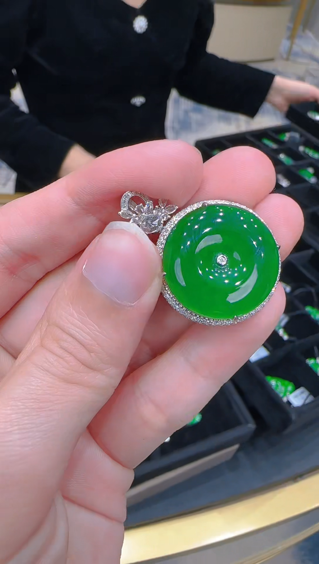 【闪购商品】翡翠吊坠(赠链)18K金镶嵌天然翡翠A货