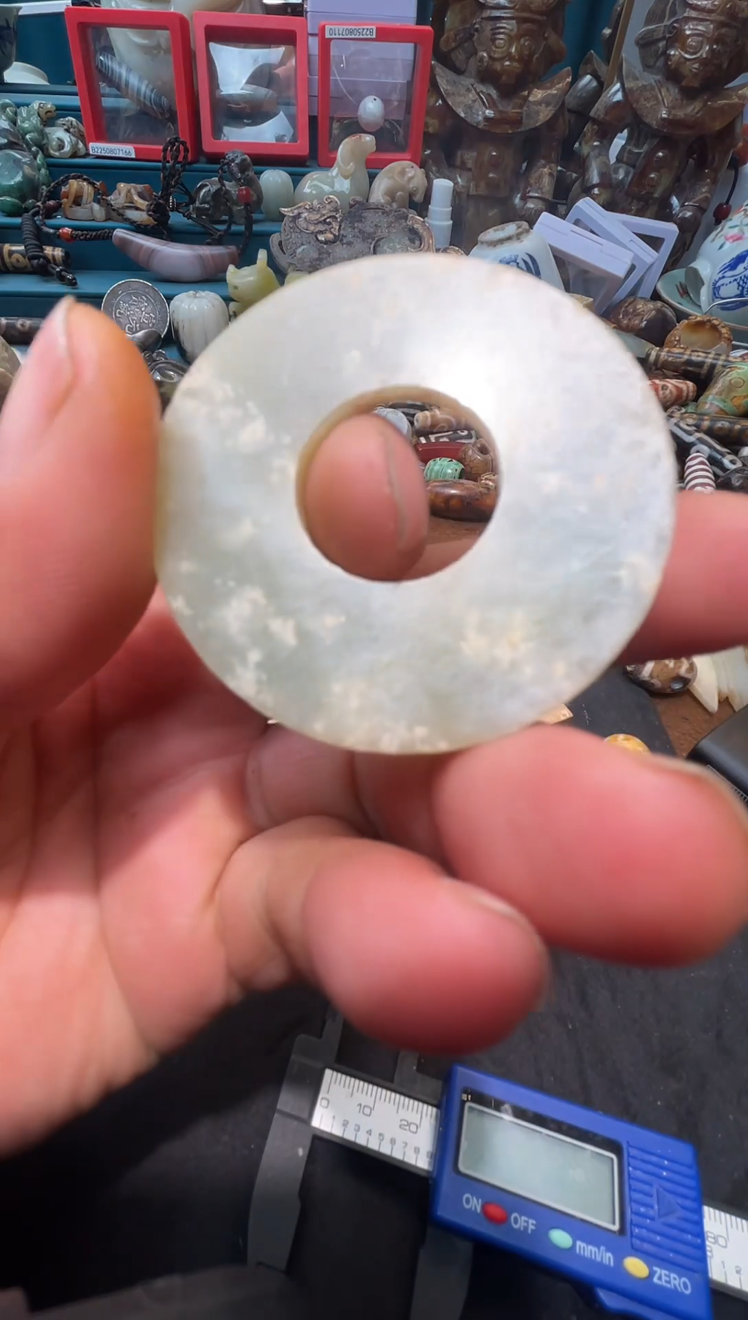 未镶嵌和田玉摆件抓紧去拍吧