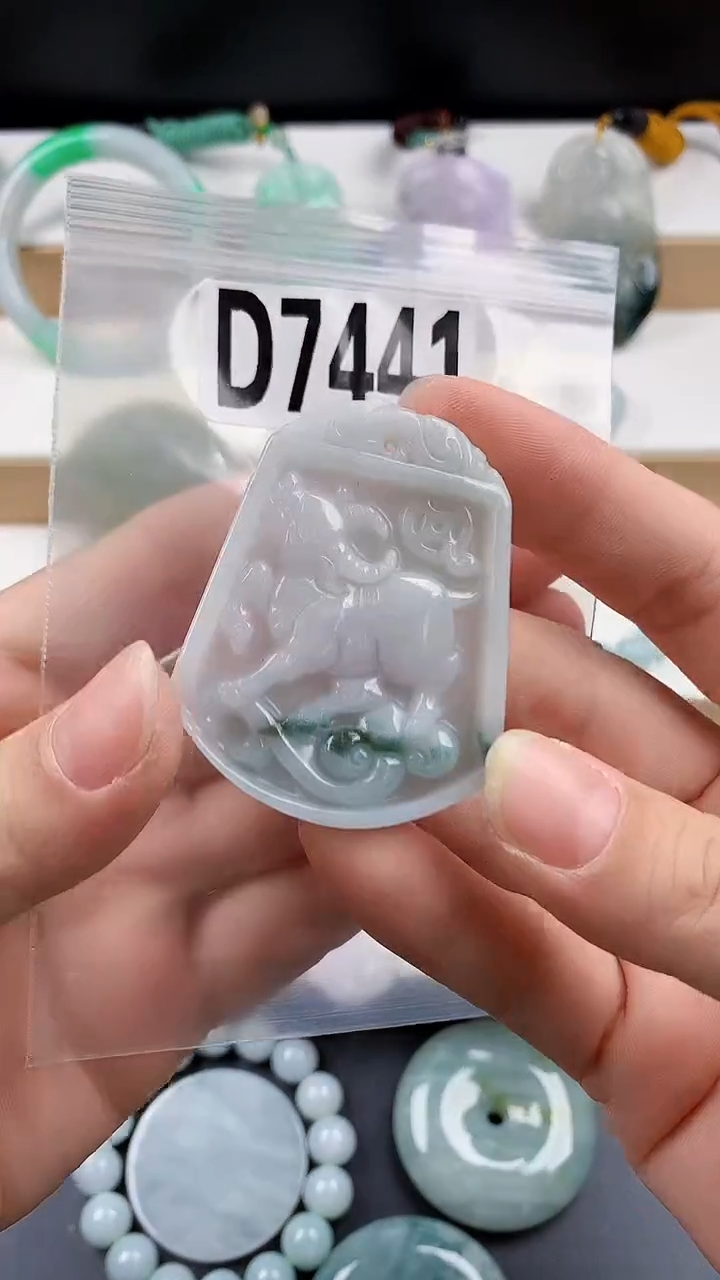 颈饰未镶嵌翡翠天然翡翠吊坠挂件