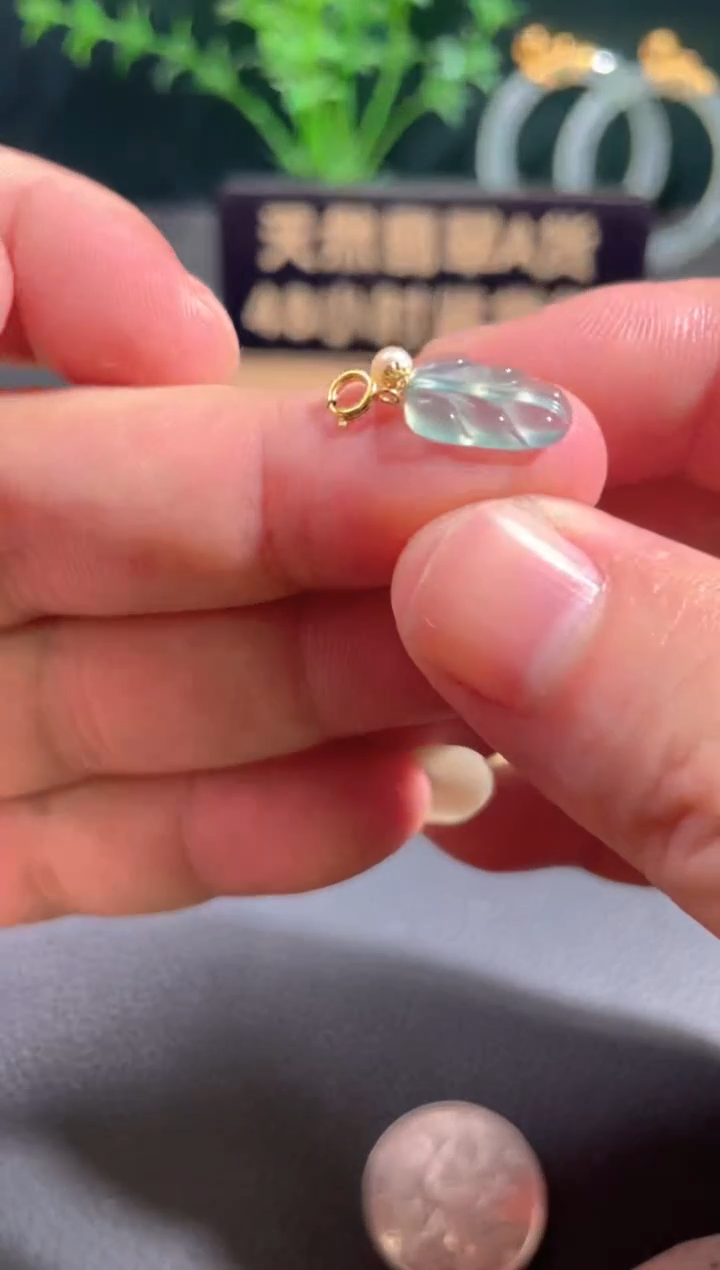 翡翠18K金镶嵌颈饰翡翠