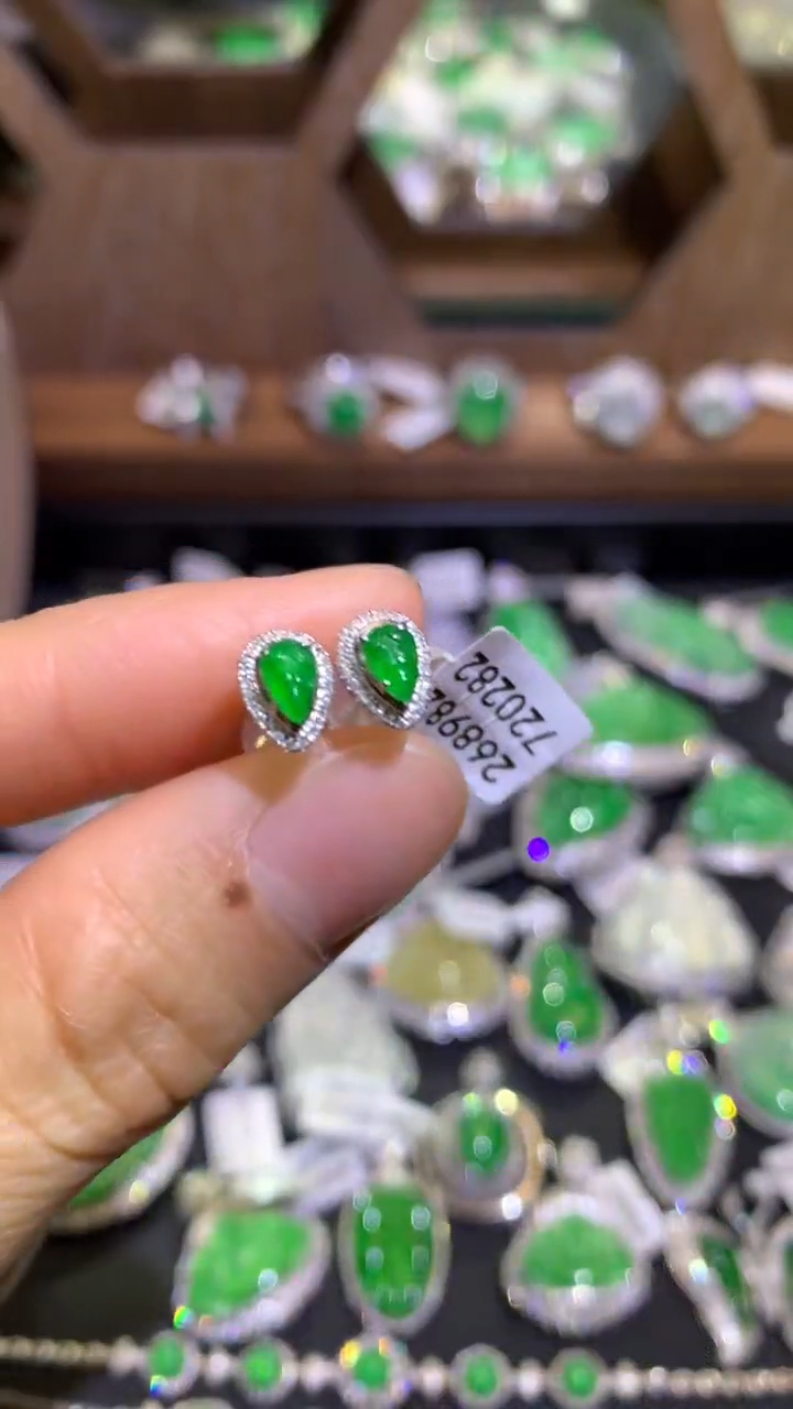 【闪购商品】翡翠吊坠(不含链)18K金镶嵌耳钉