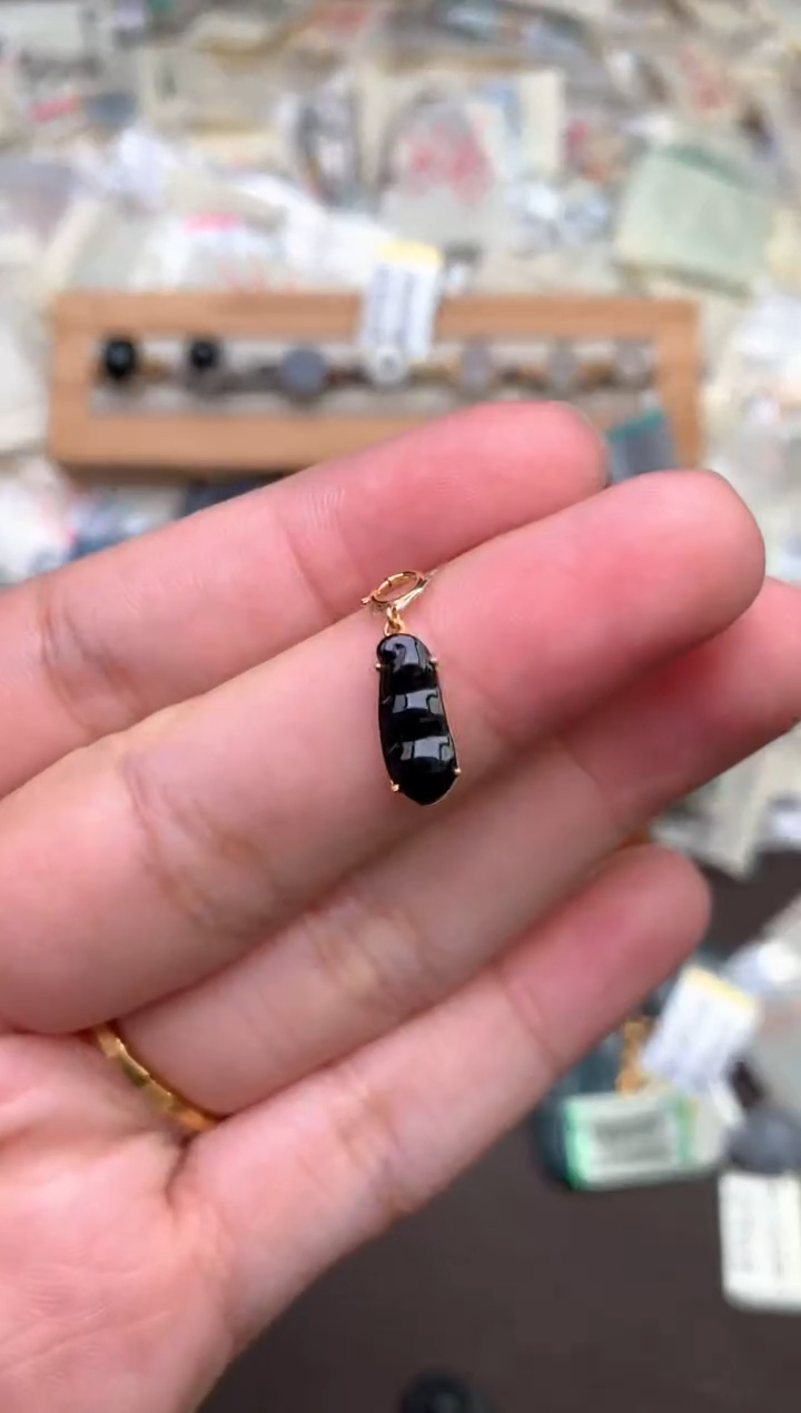 18K金镶嵌挂件翡翠 —