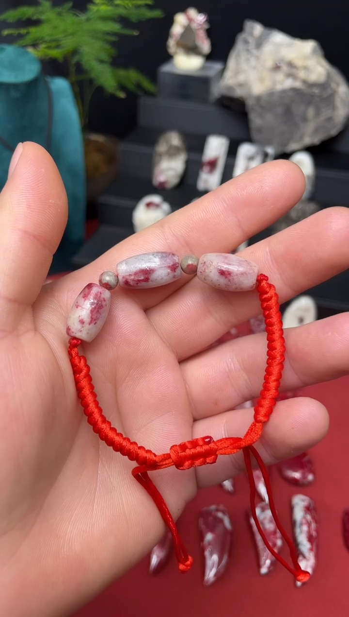 天然辰砂三颗装天然原石桶珠手串