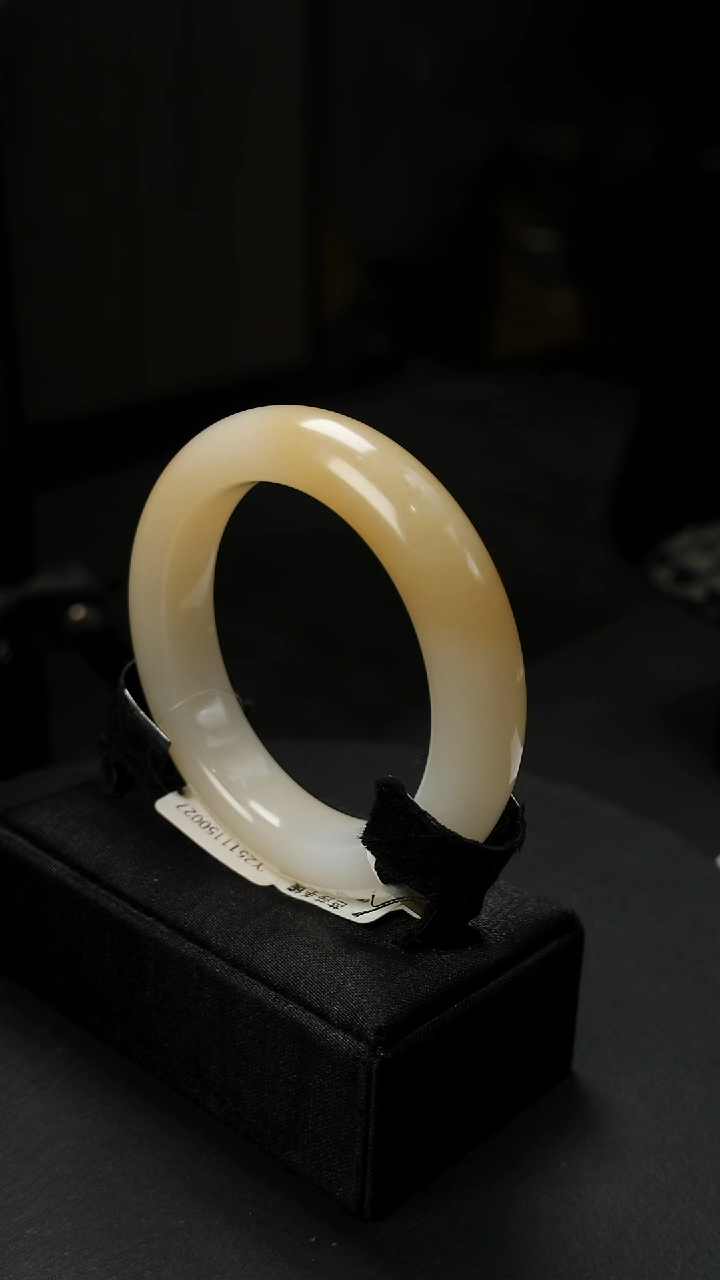 未镶嵌手镯和田玉且末糖白手镯54.5圈