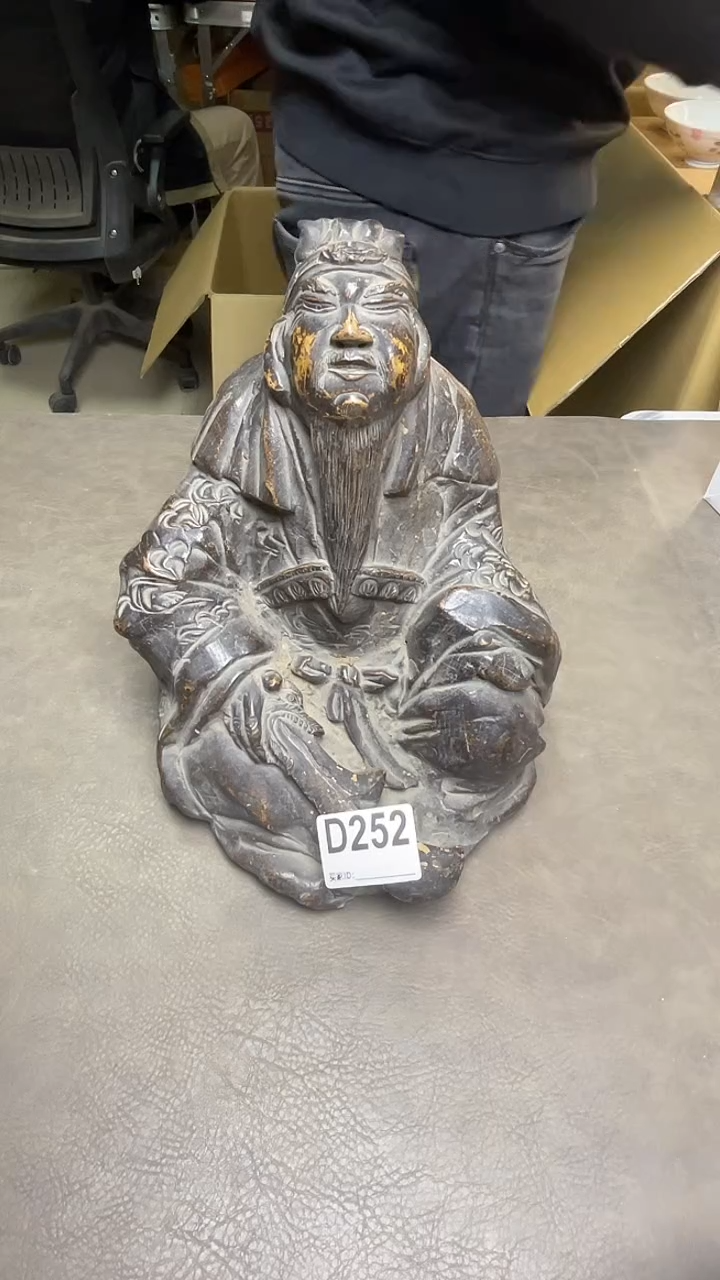 瓷片默认微瑕，谨慎参拍D252关公摆件