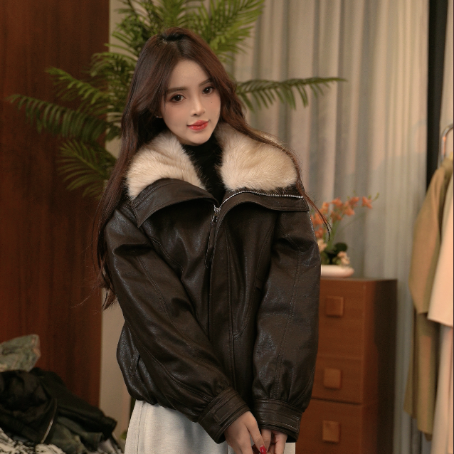 2025冬季90白鸭绒复古上衣女士宽松短款加绒蛋白软皮羽绒皮衣AAA