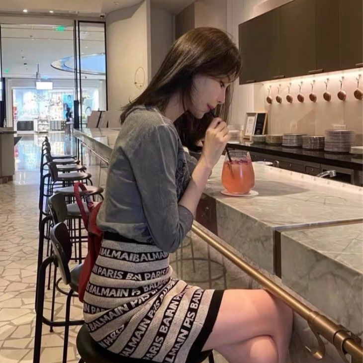 99新 BALMAIN/巴尔曼 H13848 拼色logo字母条纹针织半身裙 34码