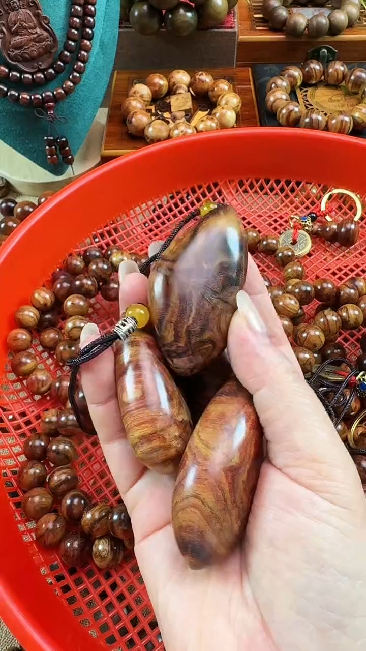 【闪购商品】黄花梨/降香黄檀木雕海黄雕刻吊坠1个