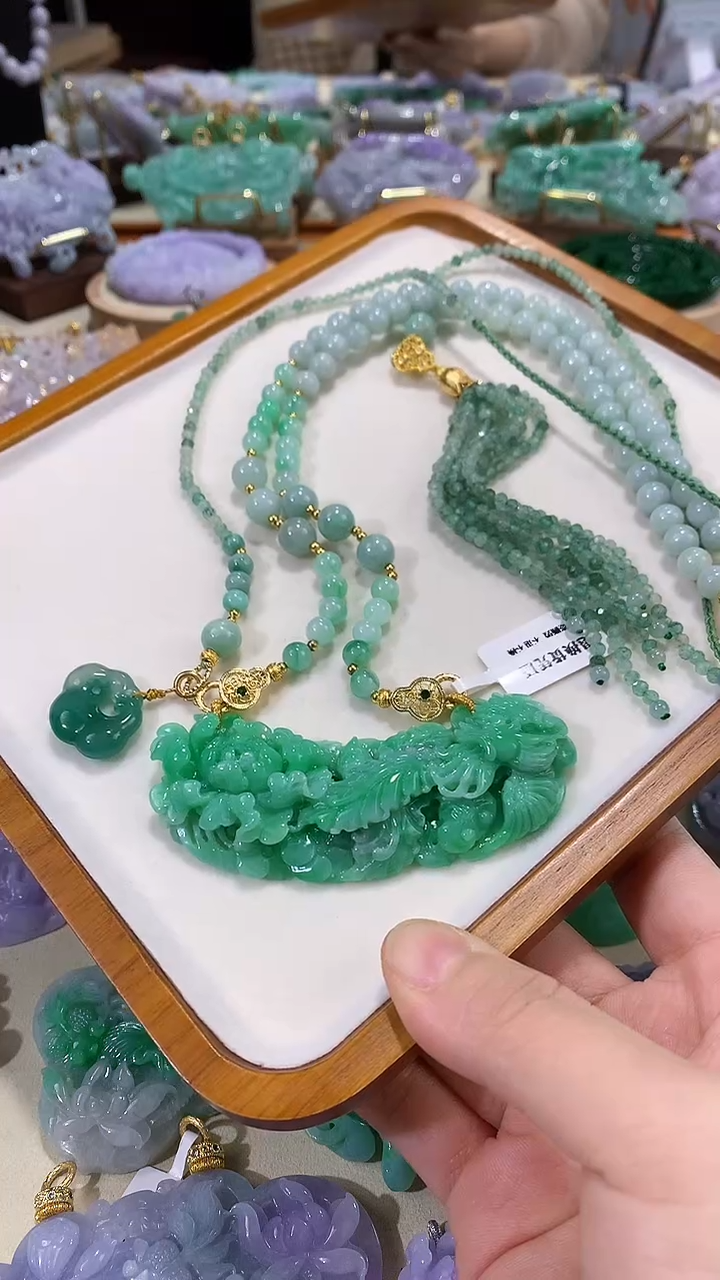 颈饰未镶嵌翡翠十*吊坠