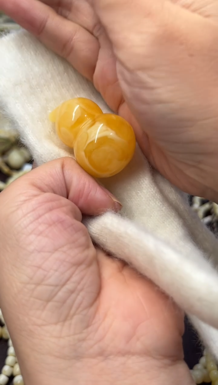 裸石琥珀未镶嵌卡****啦蜜蜡手串