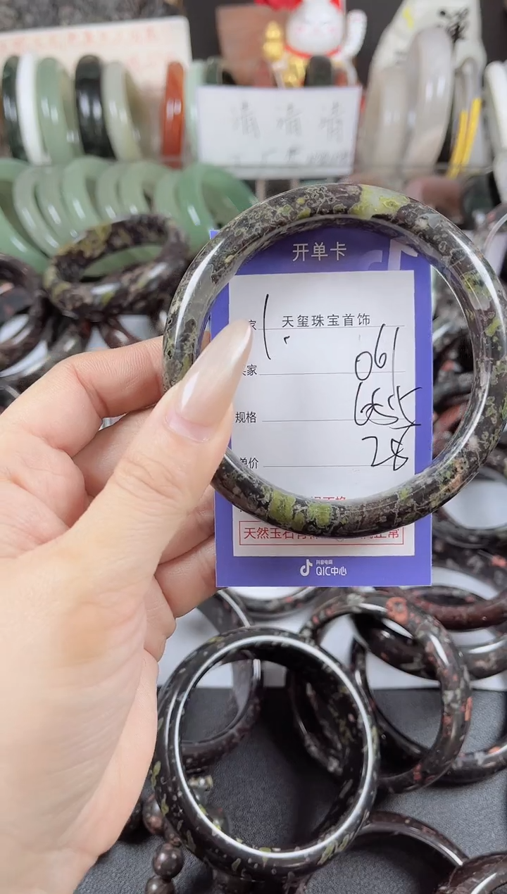 未镶嵌手镯石英质玉061