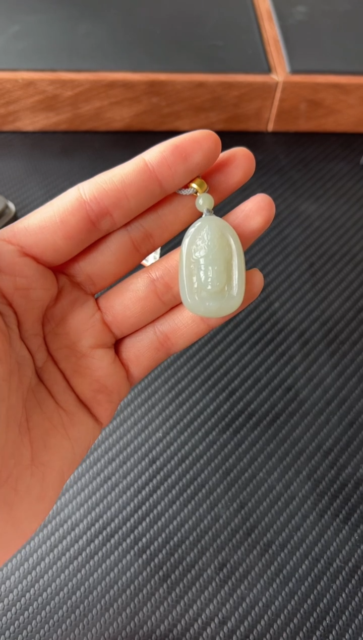 【闪购商品】和田玉吊坠(赠链)未镶嵌且末微色差