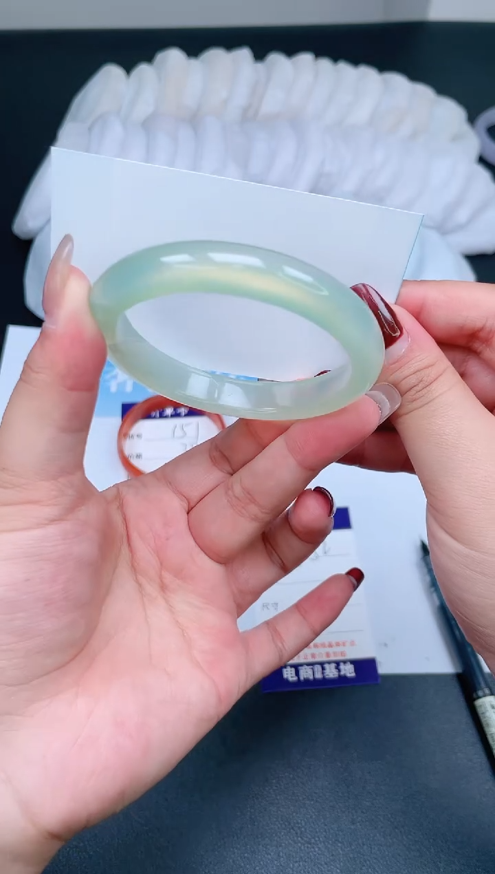 【闪购商品】石英质玉手镯未镶嵌152-56.5