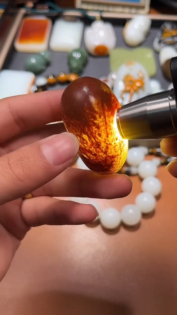 未镶嵌和田玉把件笑***。和田玉