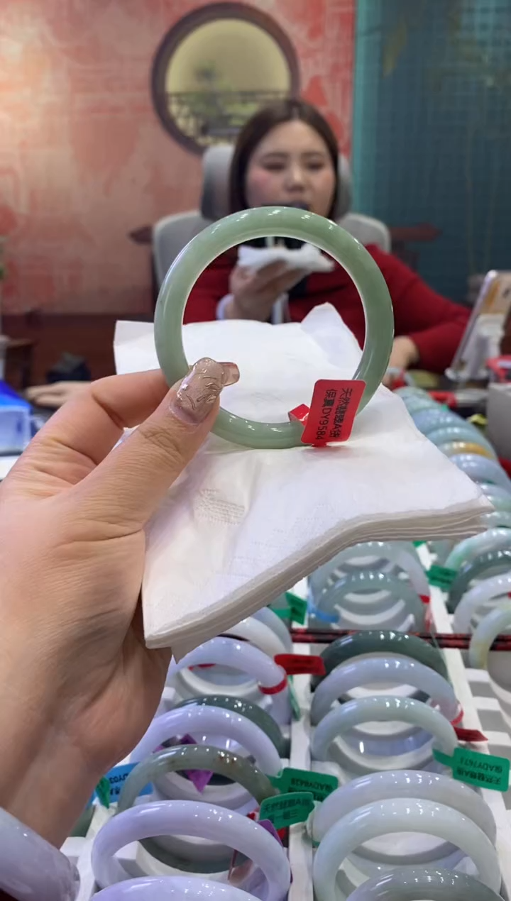 【闪购商品】翡翠手镯未镶嵌多人0012020