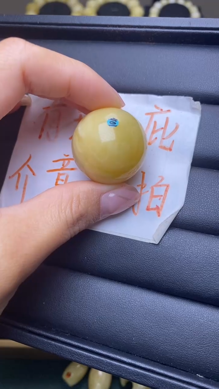 未镶嵌琥珀裸石葵. 23